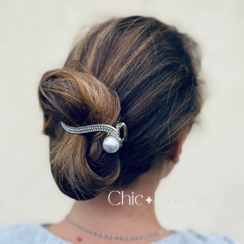 Barrette cheveux originale moderne et soignée permet de transformer des coiffures simples en looks élégants et tendance.